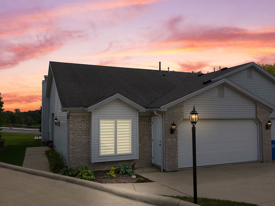 1st image of 33 S Pinehurst Ct