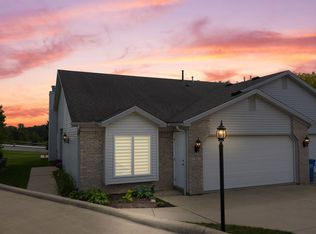 33 S Pinehurst Ct, Columbia City, IN 46725