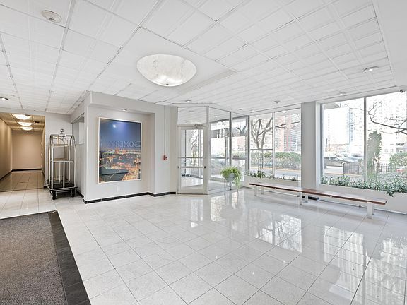 5th image of 135 Montgomery St APT 21H