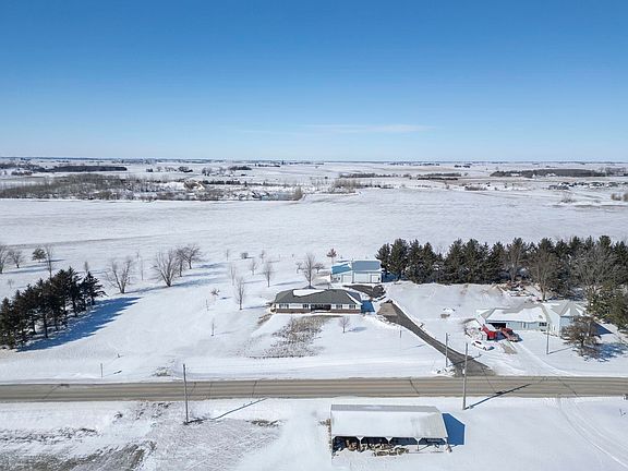 4th image of 2520 Wooster Rd