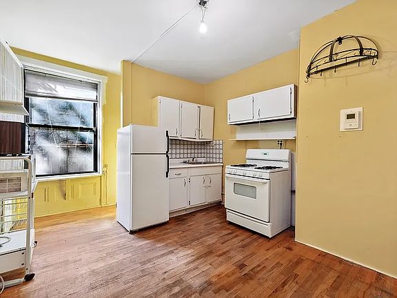 4th image of 206 E 90th St APT 2E