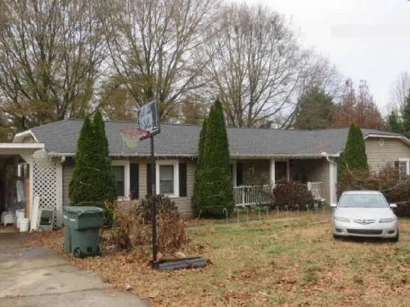 183 Modoc Dr, Cornelia, GA 30531