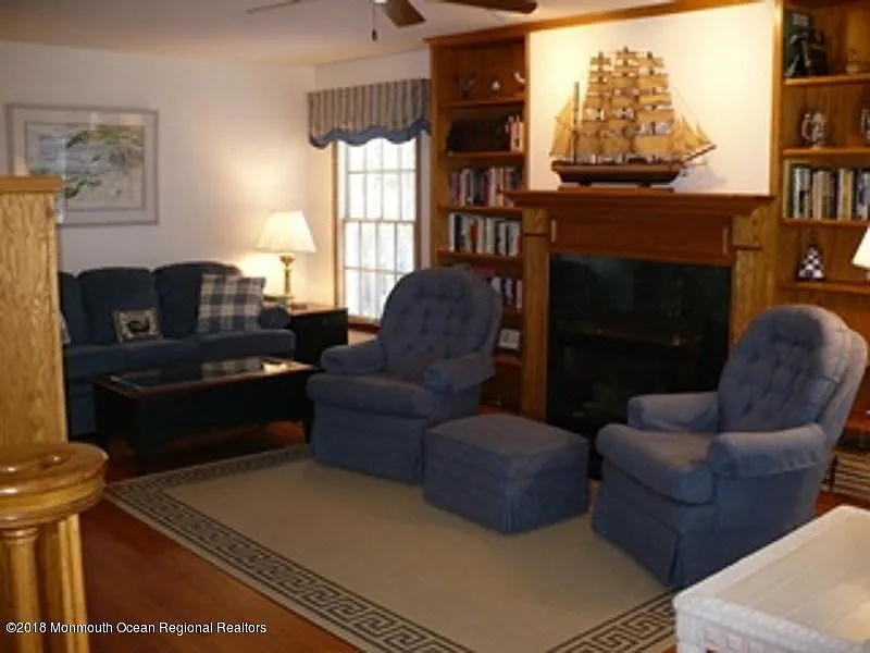 4 bed, 2197 sqft, $4,500 — Photo 3