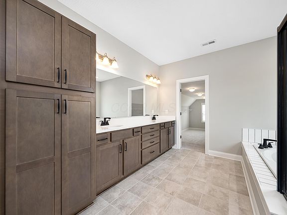 4th image of 5789 Benton Ln