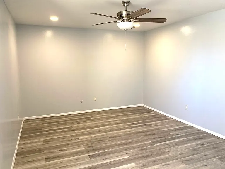 937 Country Club Dr SE #F — Photo 20