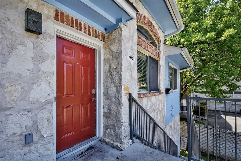 4 bed, 1460 sqft, $2,595 — Photo 2