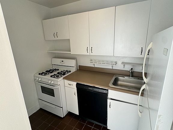 3rd image of 225 E 86th St APT 1205