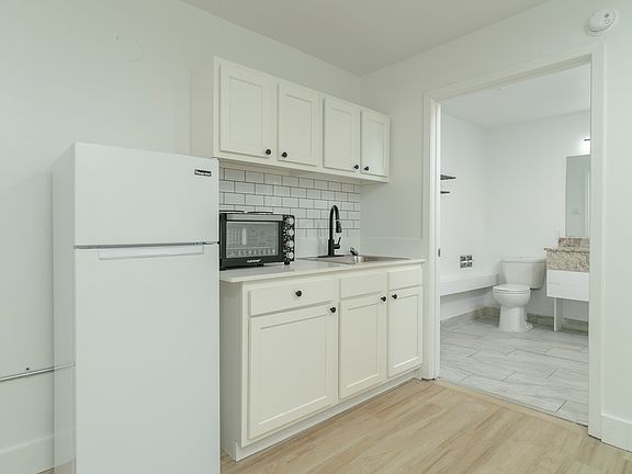 3rd image of 1408 E Church St #A