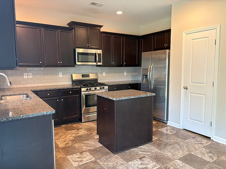 505 Townsend Place Dr — Photo 2