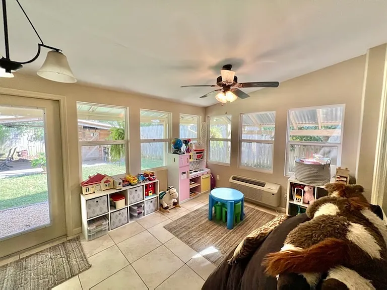 334 Plymouth Ave — Photo 10