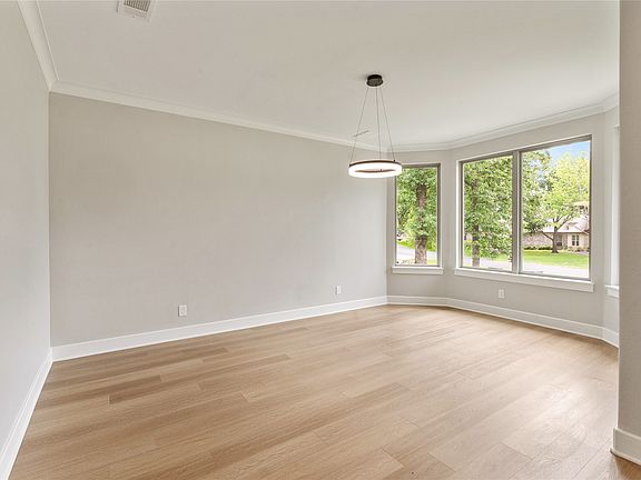 3rd image of 375 Saint Andrews Dr