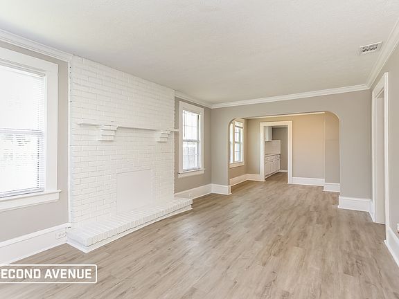 2nd image of 524 E 60th St