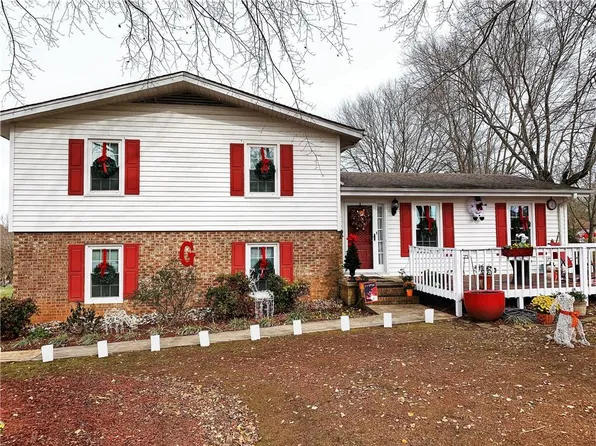 312 Lakeview Dr, Liberty, SC 29657