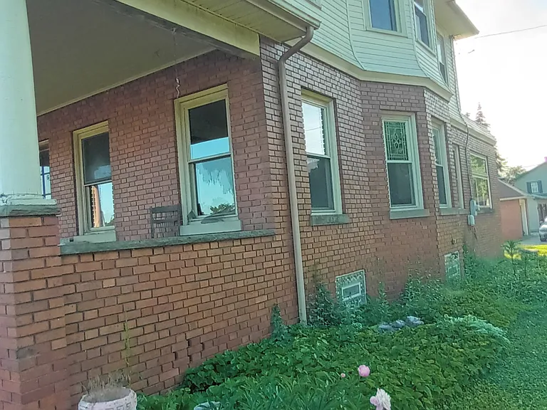 702 S Monroe St — Photo 4