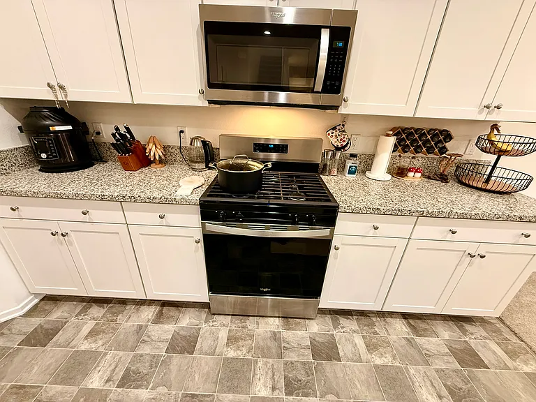 Stainless Steel Modern Appliances
Stainless Steel Modern Appliances
RO Drinking water filtration system Pre-installed
Modern Smart LEDs