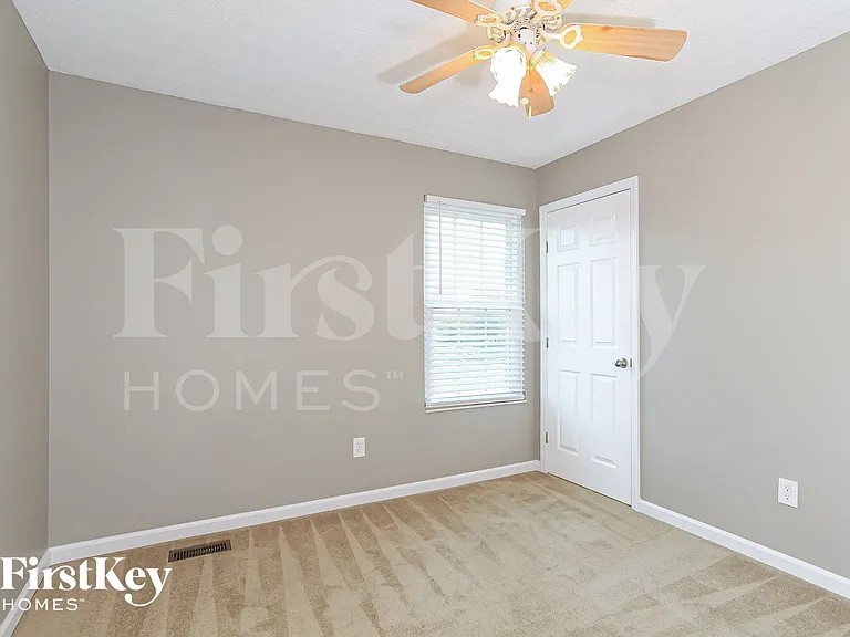 4792 Sarah Dr — Photo 9