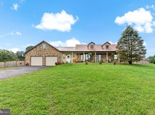 458 Camelot Blvd, Falling Waters, WV 25419