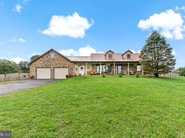 458 Camelot Blvd, Falling Waters, WV 25419