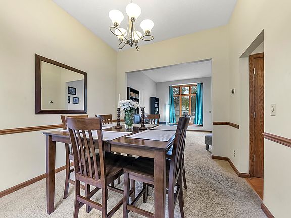 4th image of 2282 Moorwood Dr
