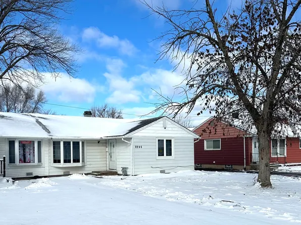 8946 S Main St, Hometown, IL 60456