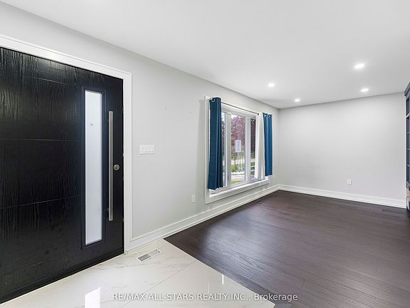 5th image of 826 Krosno Blvd