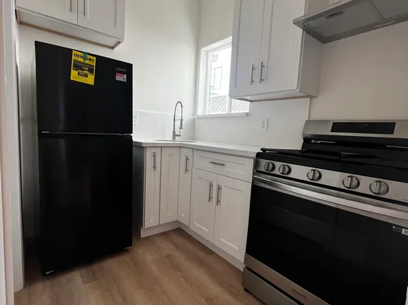 7521 N Clybourn Ave #1/2, Sun Valley, CA 91352