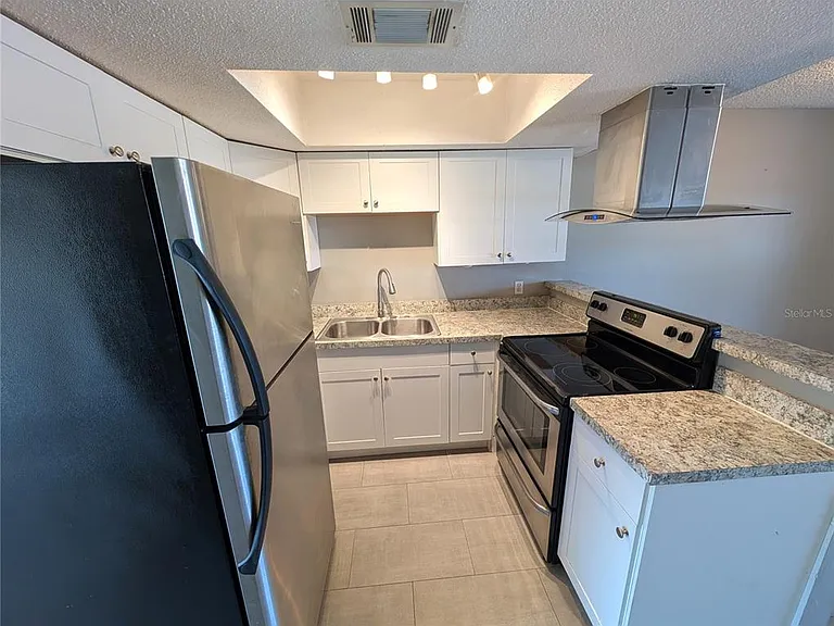 6415 S Roberts Ave #103 — Photo 4