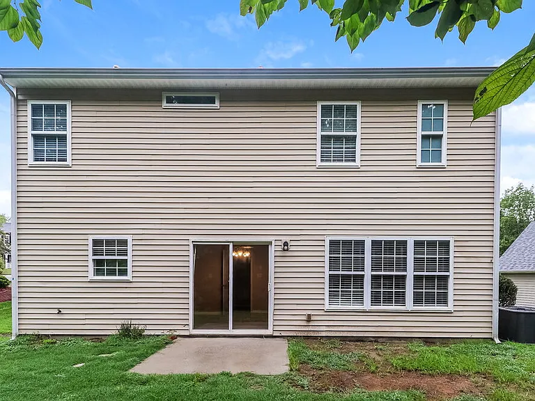 142 Hampshire Dr — Photo 17