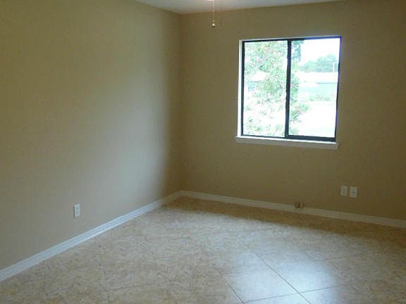 5th image of 1211 Quail Wood Dr