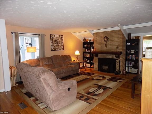 4th image of 2026 Wallace Ln