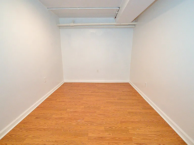 229 8th St #R — Photo 11