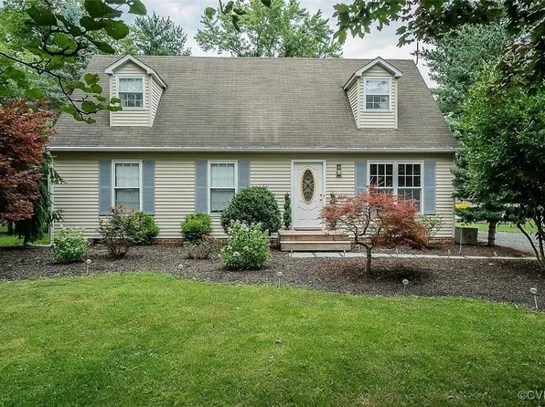 206 3rd St, Grottoes, VA 24441