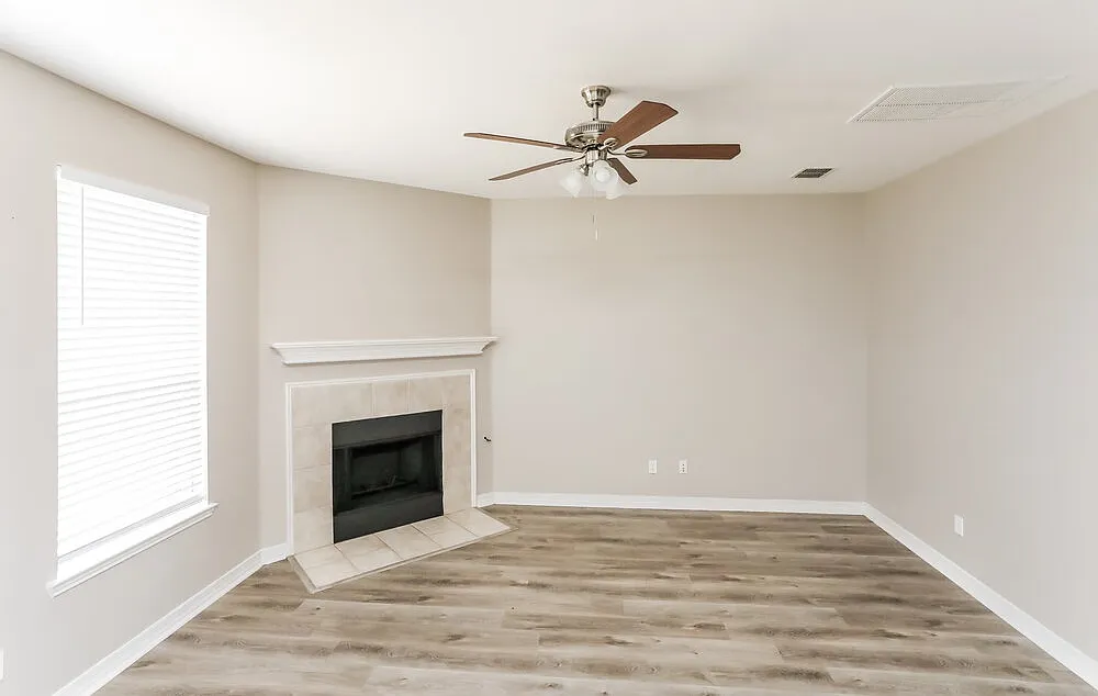 4 bed, 2.5 bath, 2640 sqft, $2,775 — Photo 4