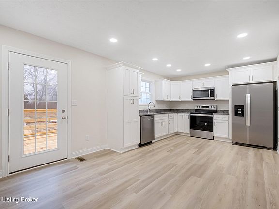 5th image of 55 Hitch Ct