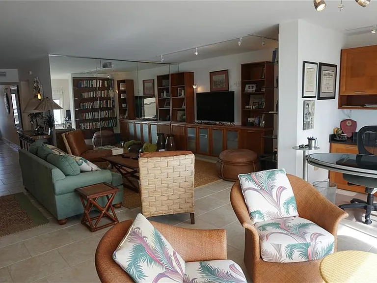 5900 Shore Blvd S #402 — Photo 6