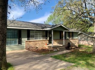 121 W Oak Hill Cir, Tahlequah, OK 74464