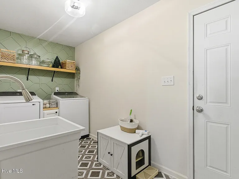 211 N Windy Ridge Rd — Photo 17