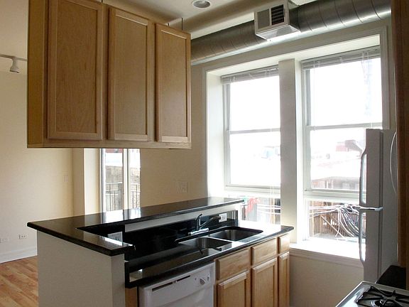 4th image of 910 S Loomis St APT 3M