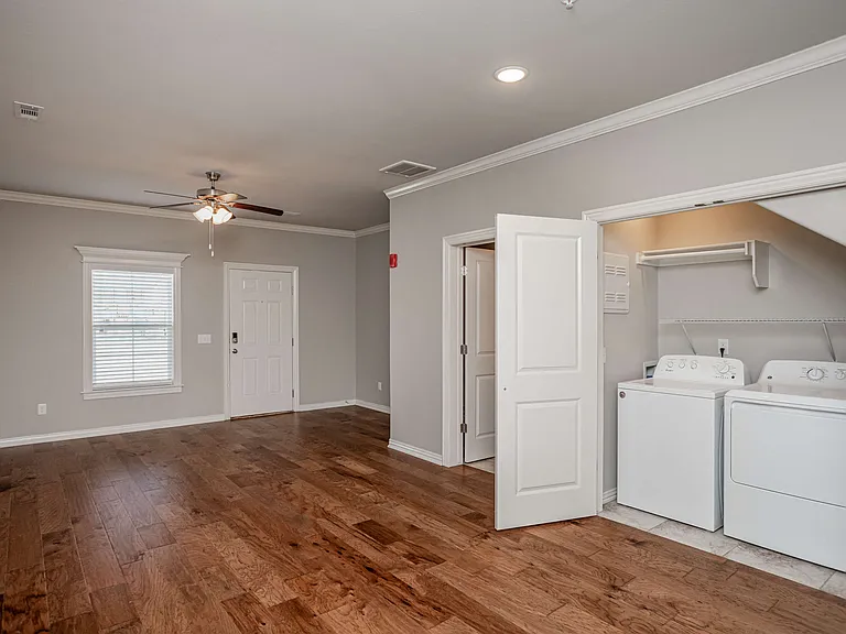 Towne Park Apartments — Photo 31