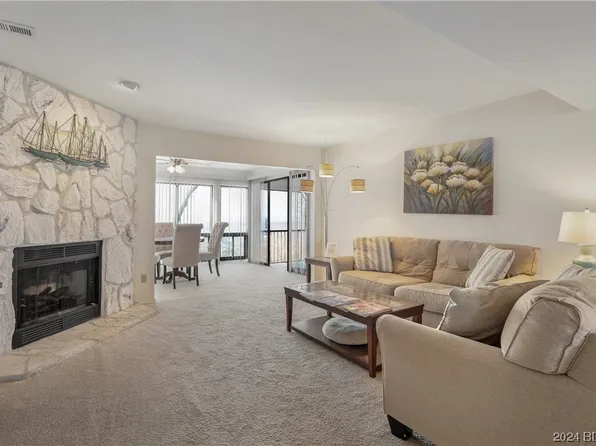 26 W Casa Del Rio Dr Unit 2B, Lake Ozark, MO 65049
