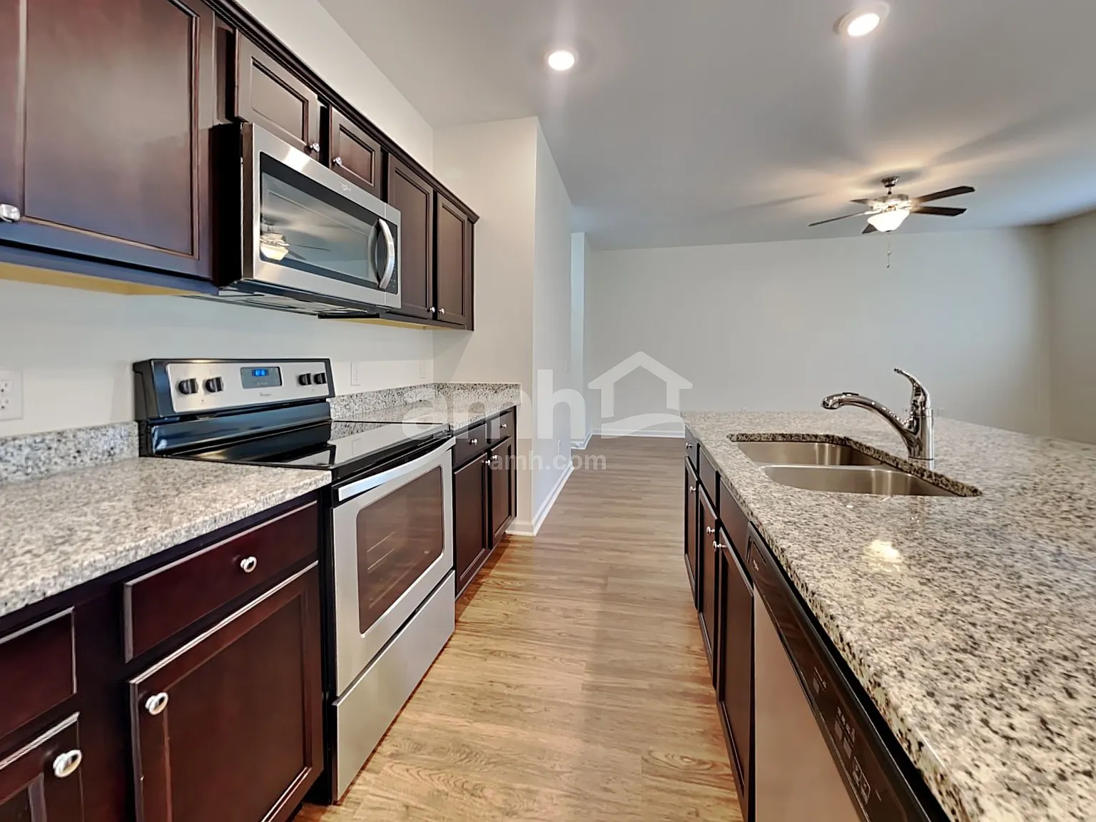 4 bed, 3.0 bath, 2260 sqft, $2,420 — Photo 4