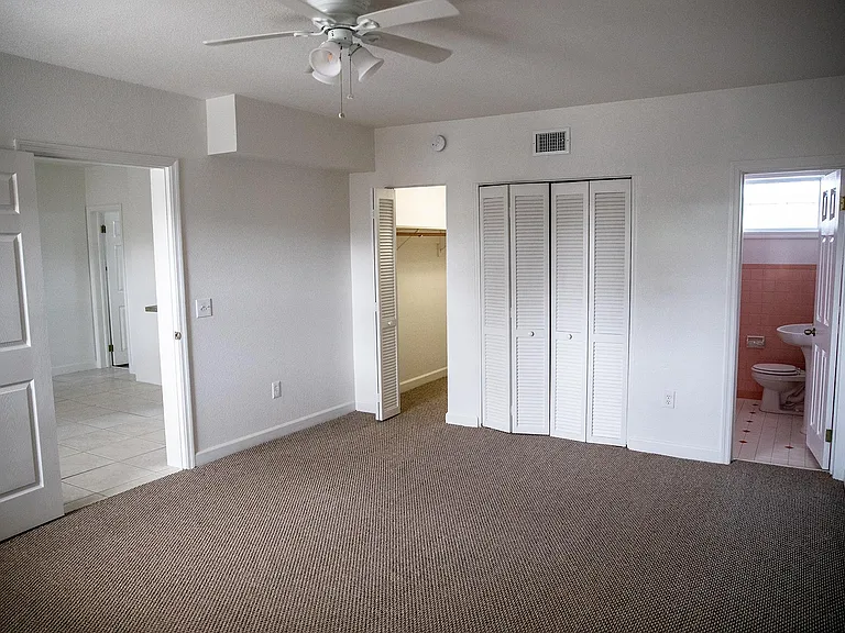 127 1st Ave S #10 — Photo 21