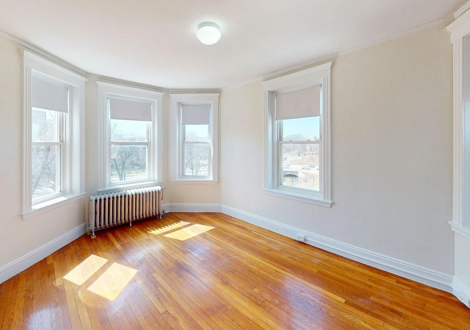 1 bed, $2,400 — Photo 3