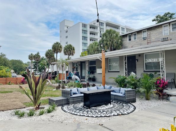 656 Beach Dr NE APT 2