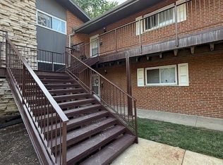 1810 W Hatherleigh Ct APT 2B, Mount Prospect, IL 60056