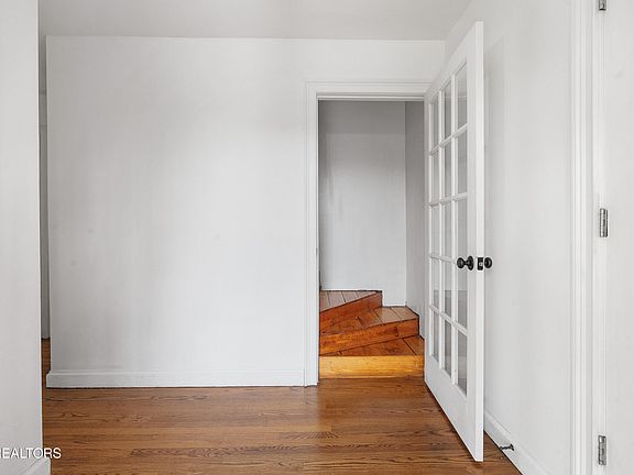 3rd image of 5109 E Sunset Rd