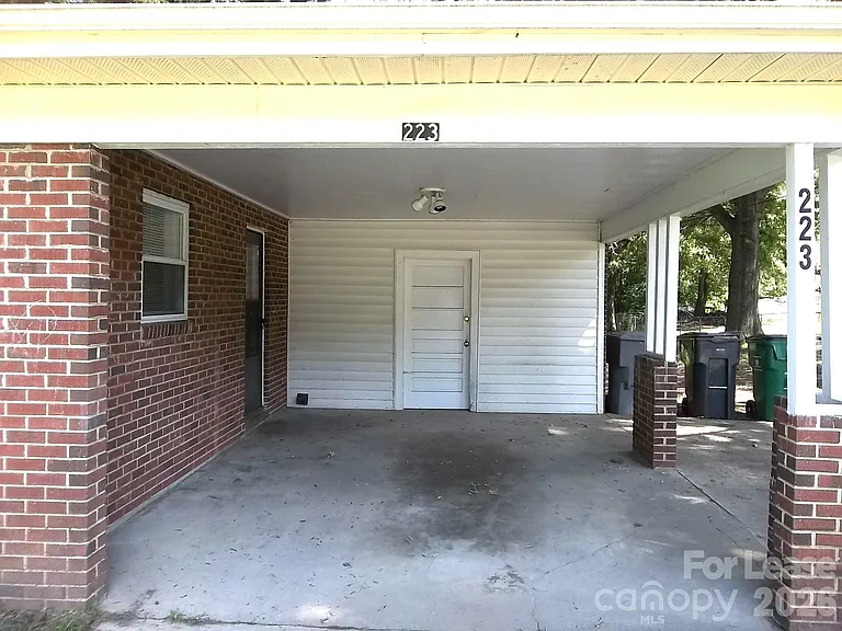 223 Dakota St — Photo 10