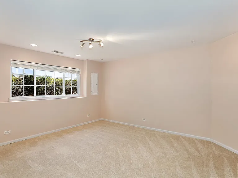 2392 Oakfield Ct — Photo 6