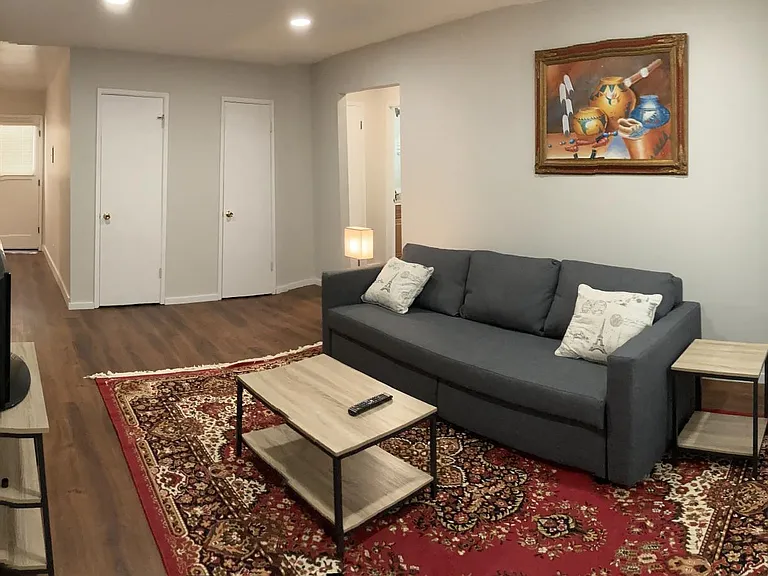 1691 Ontario Dr #1 — Photo 2