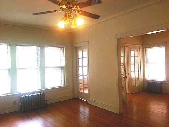 2nd image of 6559 N Greenview Ave APT 1N